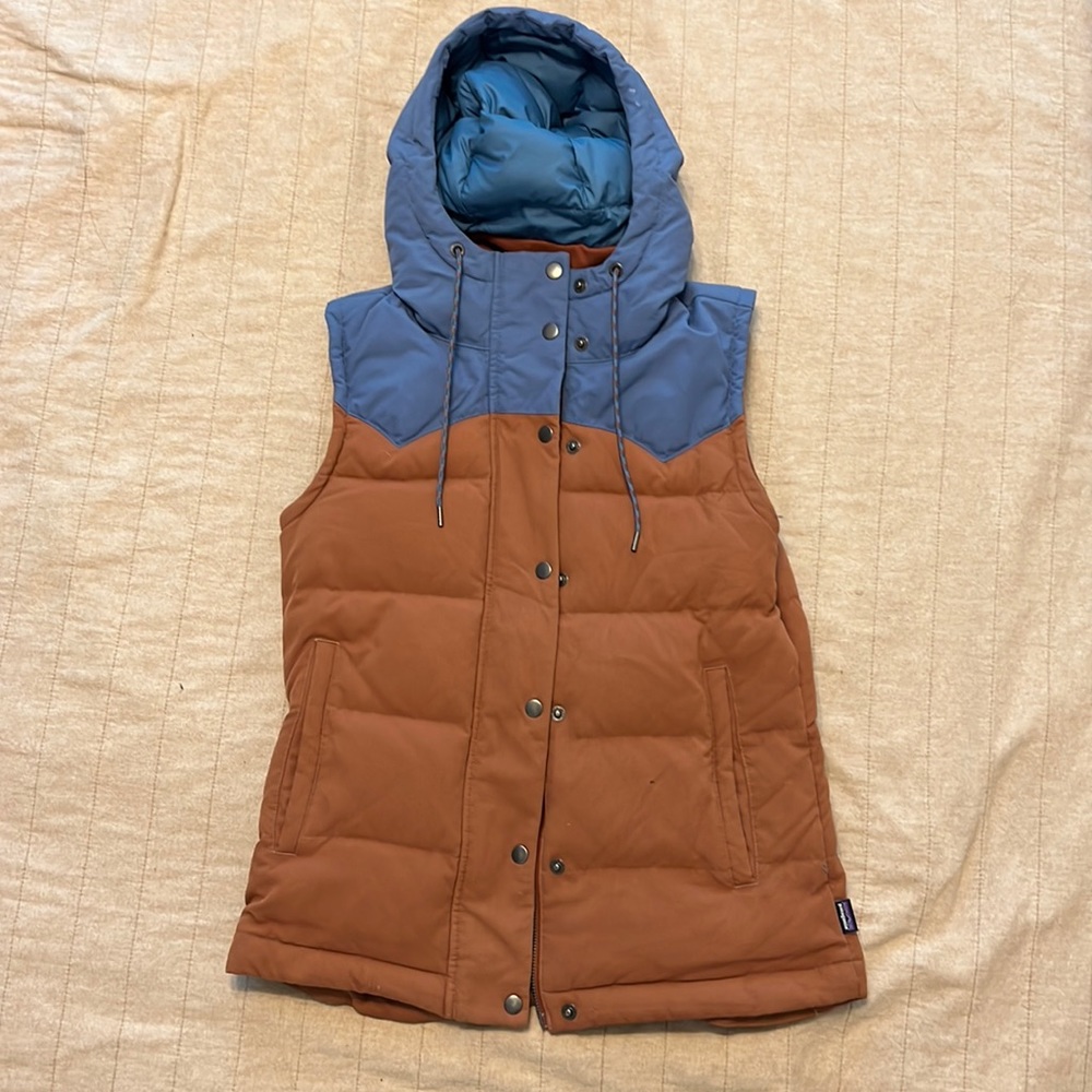 Size xs Patagonia bivy vest in tan and blue